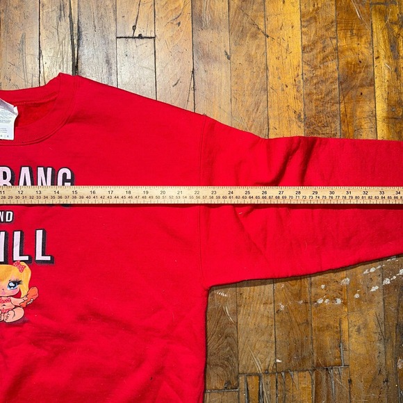 Mukbang and Chill Gildan Sweatshirt Women's L Red Fleece Lined Graphic Pullover - Picture 6 of 8
